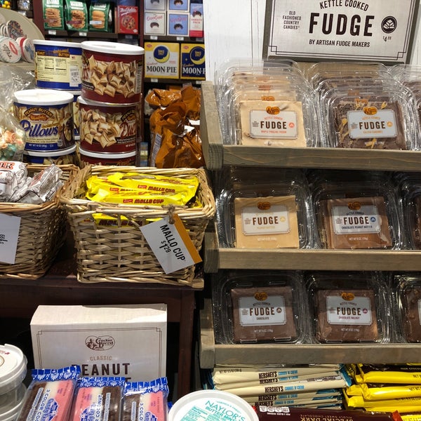 Cracker Barrel Old Country Store Kanawha City 13 tips from 677 visitors