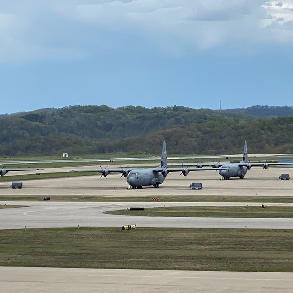 4/16/2023にPaul T.がYeager Airport (CRW)で撮った写真