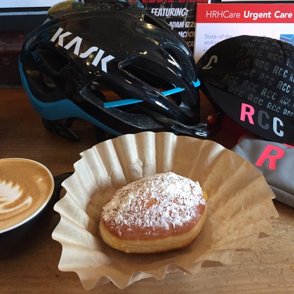 รูปภาพถ่ายที่ Boxer Donut &amp; Espresso Bar โดย hondas660 เมื่อ 4/8/2017