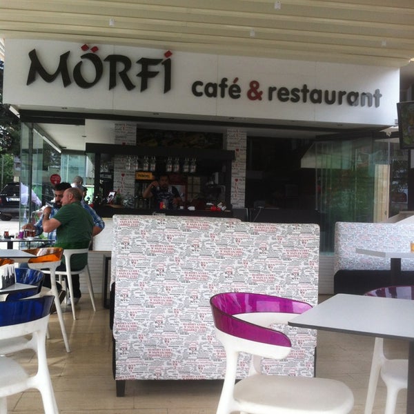 Foto tomada en Mörfi Cafe &amp; Bar &amp; Restaurant  por ... .. el 5/19/2013