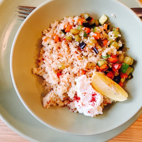 Пп завтрак с кускусом. Киноа и кус кус. Кус кус на завтрак. Кускус с молоком на завтрак. Кус кус на завтрак.