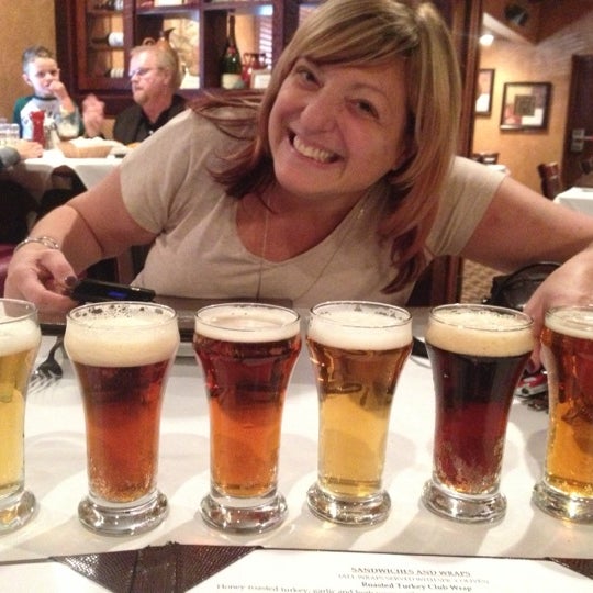 Foto diambil di Artisan&#39;s Brewery and Italian Grill oleh Kimberly J. pada 10/11/2012