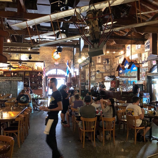 Foto scattata a El Meson de Pepe Restaurant &amp; Bar da Rüya G. il 9/23/2018