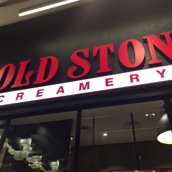 Photo taken at Cold Stone Creamery by Marco on 5/7/2017