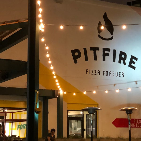 Foto diambil di Pitfire Pizza oleh Christy A. pada 12/10/2019