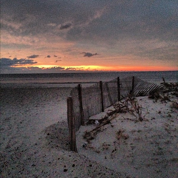 รูปภาพถ่ายที่ Cape May Ocean Club Hotel โดย Heather B. เมื่อ 12/1/2012