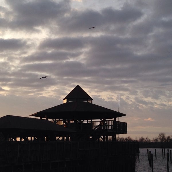 Photo taken at The Deck at Harbor Pointe by Heather B. on 12/22/2013