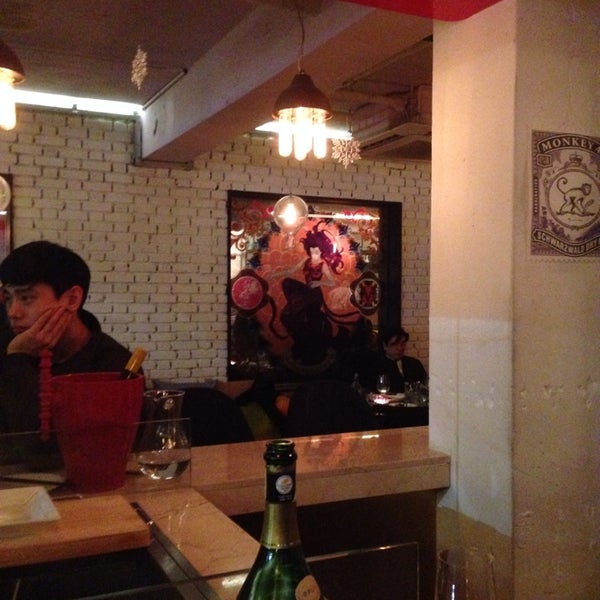 Das Foto wurde bei Maron Kitchen &amp; Bar von Jun L. am 12/18/2013 aufgenommen