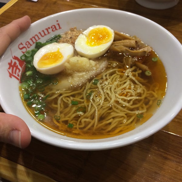 3/1/2015 tarihinde Eric H.ziyaretçi tarafından Samurai Noodle'de çekilen fotoğraf