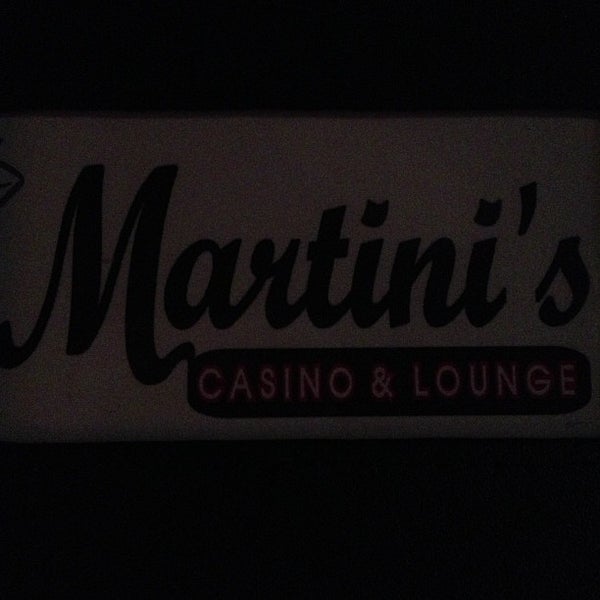 รูปภาพถ่ายที่ Martini&#39;s โดย AJ G. เมื่อ 3/29/2013