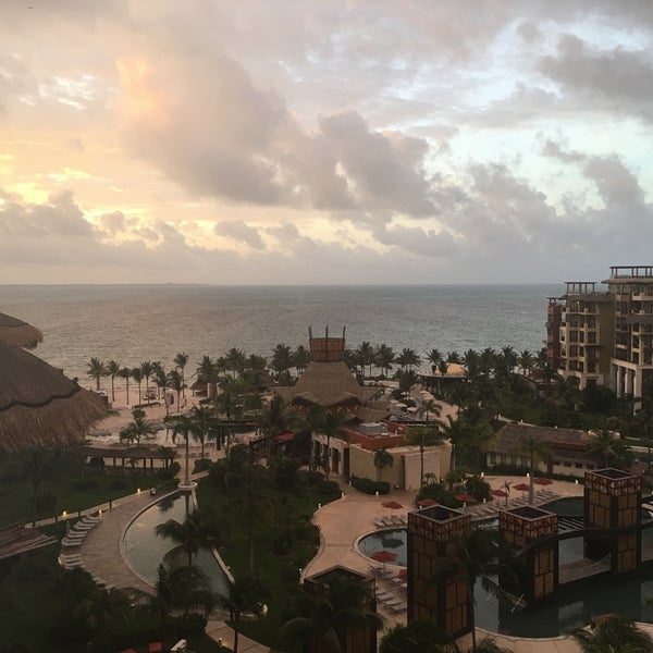 Foto tomada en Villa del Palmar Cancun Beach Resort &amp; Spa  por Scott R. el 6/24/2017