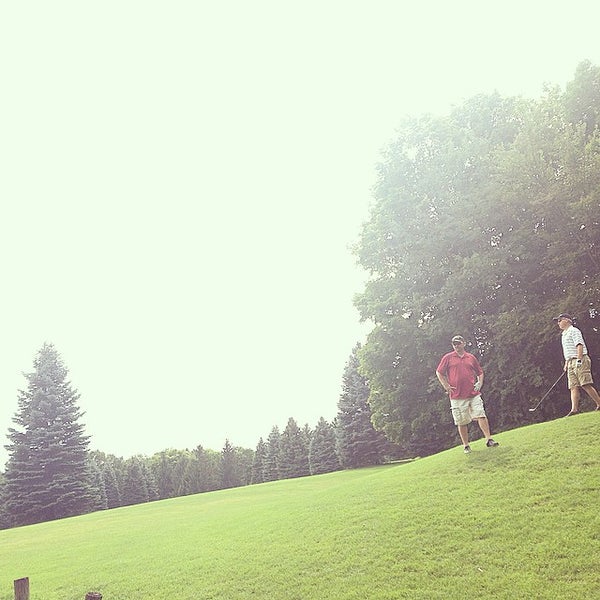 9/4/2014 tarihinde Cory Z.ziyaretçi tarafından Kettle Hills Golf Course'de çekilen fotoğraf