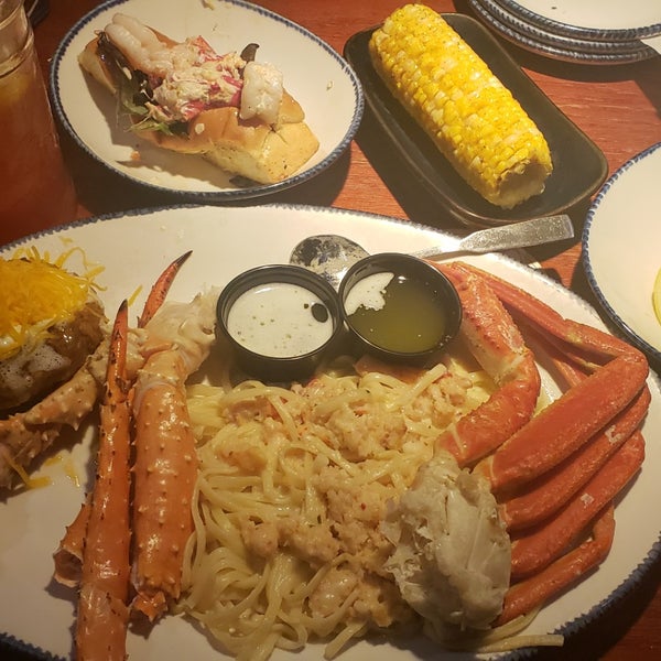 Photo taken at Red Lobster by Tania R. on 7/7/2019