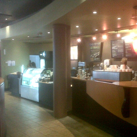 Photo taken at Starbucks Courtenay Central by Hendrik B. on 10/12/2012