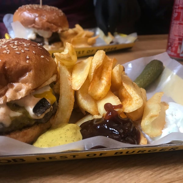 Das Foto wurde bei B.O.B Best of Burger von İlke Su B. am 2/19/2019 aufgenommen