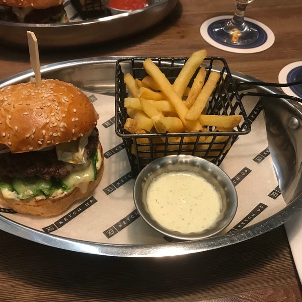 Photo taken at Ketch Up Burgers by Julia on 10/12/2020