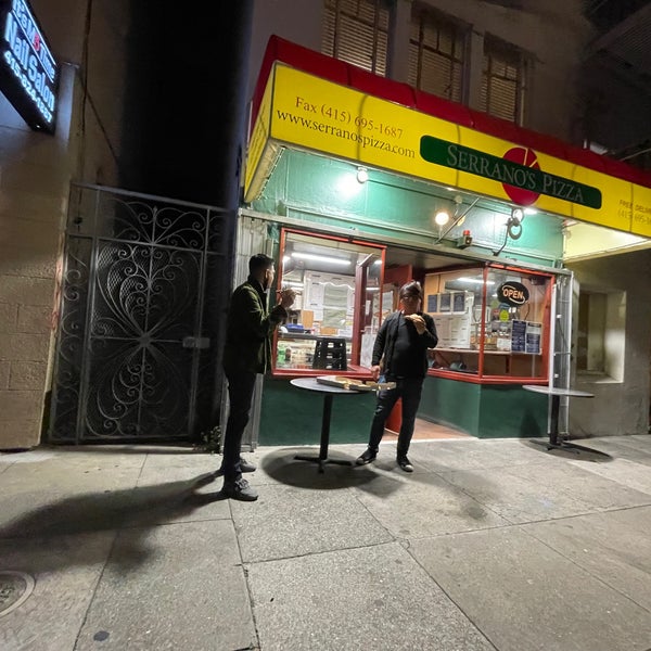 6/23/2021 tarihinde 🐍Ssstephanieziyaretçi tarafından Serrano&#39;s Pizza'de çekilen fotoğraf