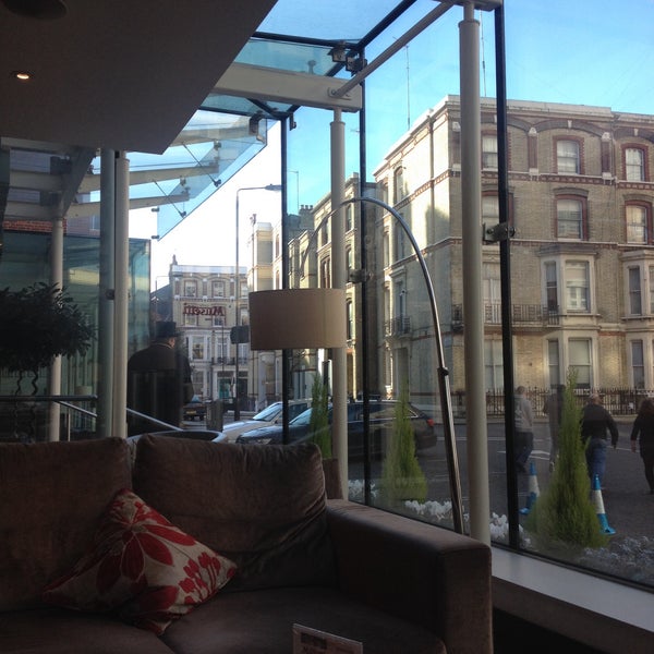 2/18/2015 tarihinde Dan V.ziyaretçi tarafından Holiday Inn London - Kensington'de çekilen fotoğraf