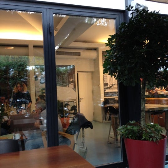 11/10/2012 tarihinde ARABESQUE L.ziyaretçi tarafından Popup Kafe'de çekilen fotoğraf