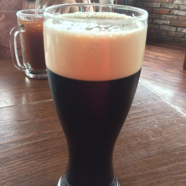 Das Foto wurde bei Dublin Beer &amp; Bites von Lizzy G. am 9/16/2014 aufgenommen