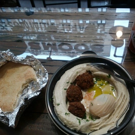 รูปภาพถ่ายที่ Soom Soom Vegetarian Bar โดย Andrew L. เมื่อ 10/12/2012