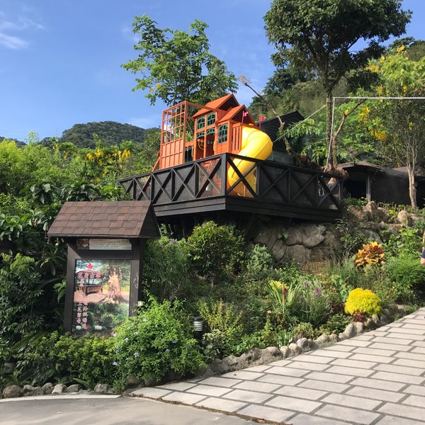 Photos At 花岩山林 Diner