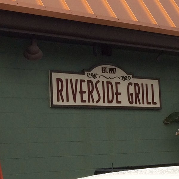 รูปภาพถ่ายที่ Riverside Grill โดย Matthew M. เมื่อ 3/1/2014