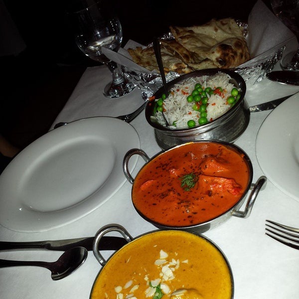 Foto tomada en Gandhi Fine Indian Cuisine  por Christina T. el 12/11/2014