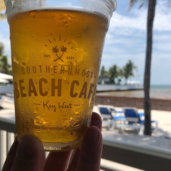 Photo prise au Southernmost Beach Cafe par Mike W. le6/20/2021