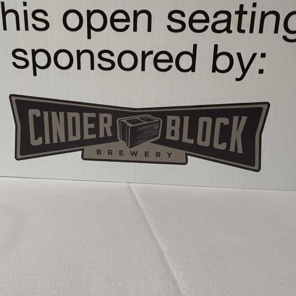 Foto tirada no(a) Cinder Block Brewery por Melissa W. em 7/30/2022