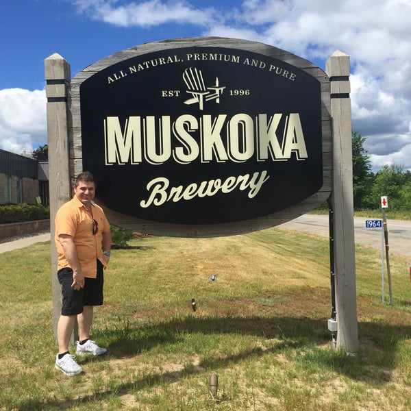 6/22/2016 tarihinde Adolfo M.ziyaretçi tarafından Muskoka Brewery'de çekilen fotoğraf