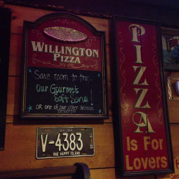 6/12/2013에 Yechao W.님이 Willington Pizza House에서 찍은 사진