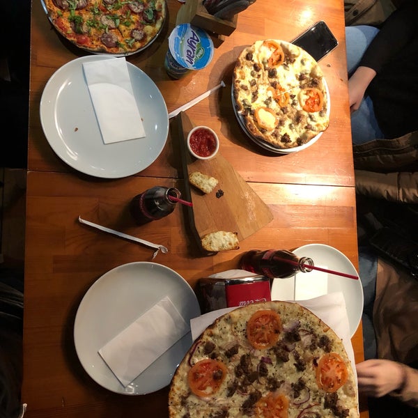 2/21/2019 tarihinde iamParvizziyaretçi tarafından The Upper Crust Pizzeria'de çekilen fotoğraf