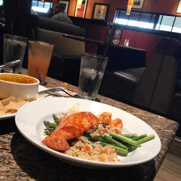 Photo taken at BJ&#39;s Restaurant &amp; Brewhouse by Armin G. on 9/17/2017