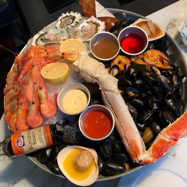 รูปภาพถ่ายที่ Юнга Seafood &amp; Bar โดย Nastya B. เมื่อ 11/2/2019