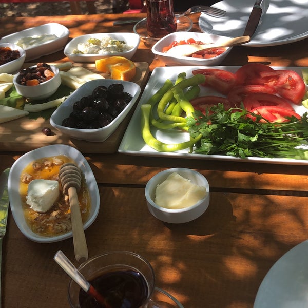 Foto scattata a Sakızlak Çeşme Kahvaltı &amp; Mangal da Iryna M. il 9/19/2019