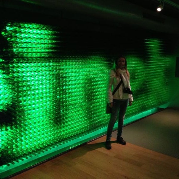 Das Foto wurde bei Heineken Experience von Nil A. am 4/27/2013 aufgenommen