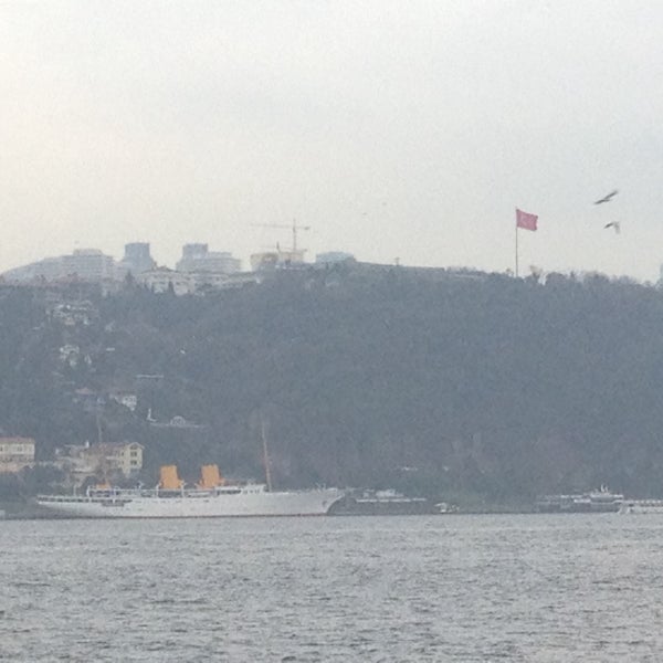 Das Foto wurde bei Çeşmîdil Cafe &amp; Restaurant von Mert G. am 12/26/2014 aufgenommen