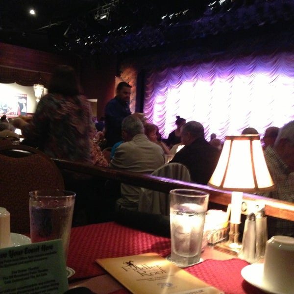 1/18/2013 tarihinde Jeremy W.ziyaretçi tarafından Broadway Palm Dinner Theatre'de çekilen fotoğraf