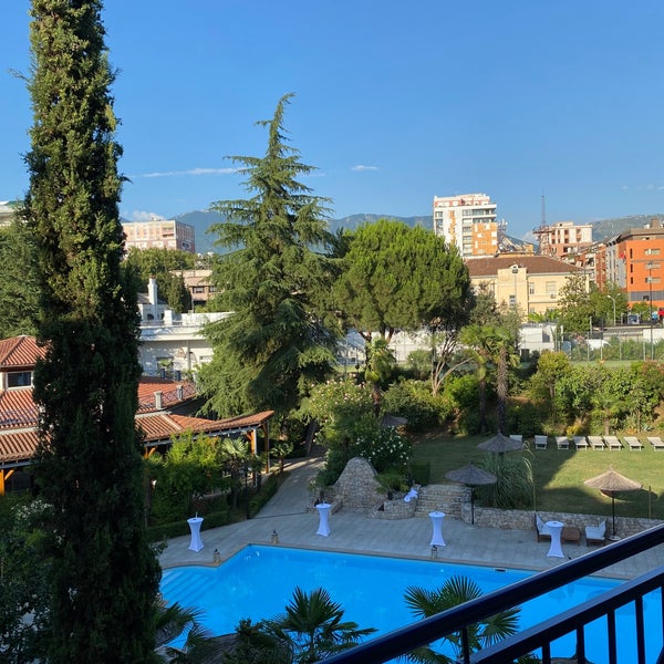 Foto diambil di Rogner Hotel Tirana oleh Deemaa pada 7/17/2021