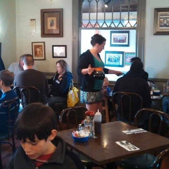 4/14/2013 tarihinde Todd F.ziyaretçi tarafından Mountain Shadows Restaurant'de çekilen fotoğraf