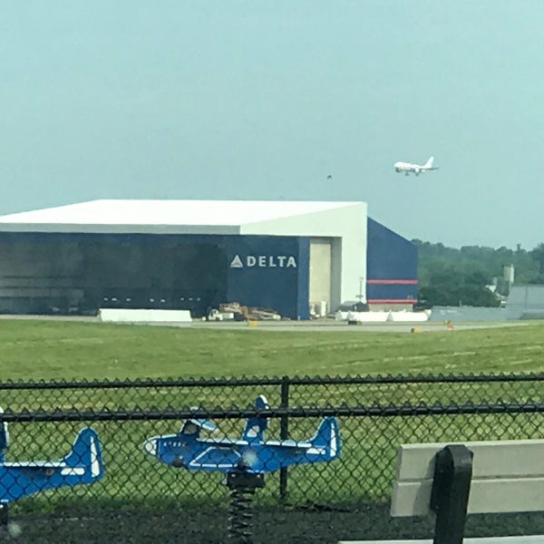 Airport Viewing Area Hebron, KY