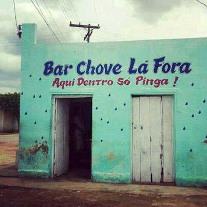 Bar chove lá fora , aqui dentro só pinga - Bar