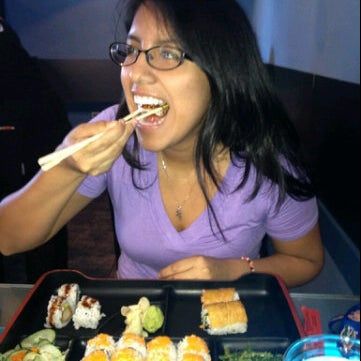 Foto tomada en Bento Asian Kitchen &amp; Sushi  por Mirella F. el 10/21/2012