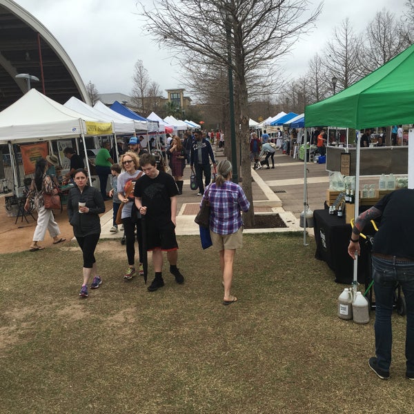 2/21/2016 tarihinde Michelle A.ziyaretçi tarafından Mueller Farmers Market'de çekilen fotoğraf