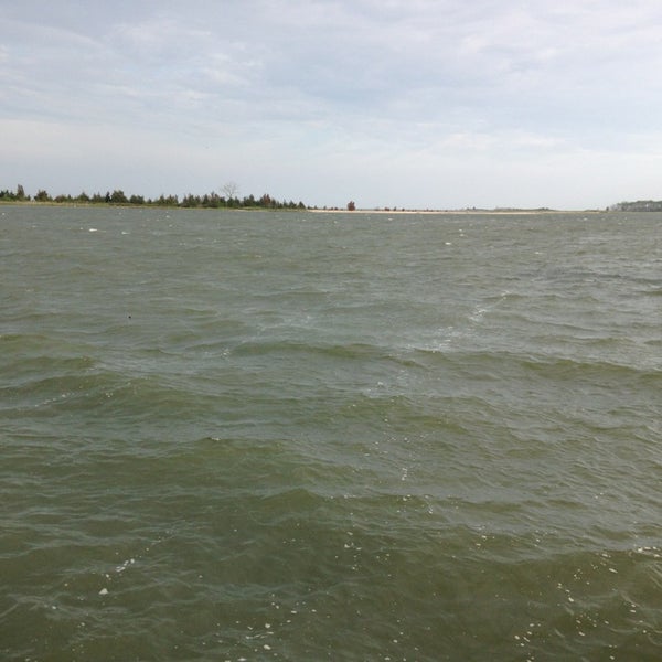 6/2/2013 tarihinde Jonathan P.ziyaretçi tarafından Cedar Island Marina'de çekilen fotoğraf