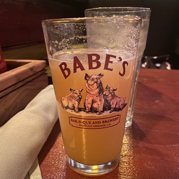 Photo taken at Babe&#39;s Bar-B-Que &amp; Brewhouse by Maka on 12/14/2021