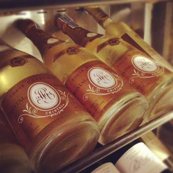 Champagne Louis Roederer Cristal 2004 ~ Special price for you at 9,999++ only at Wine We Well :)