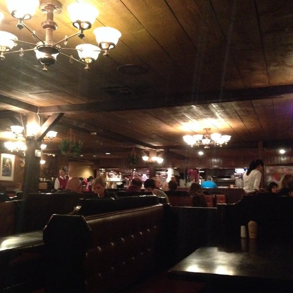 9/25/2013にMegan K.がBratskellar Pizza Pubで撮った写真