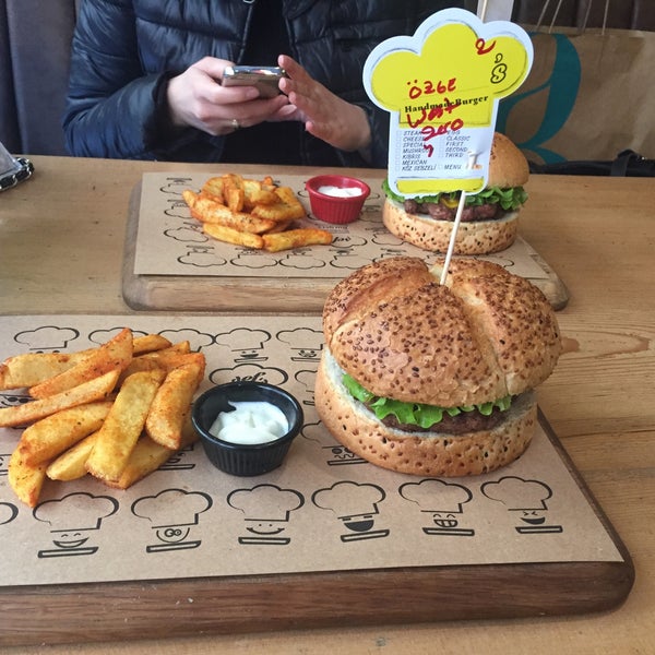 Foto scattata a Şef&#39;s Burger da Özge A. il 1/31/2017